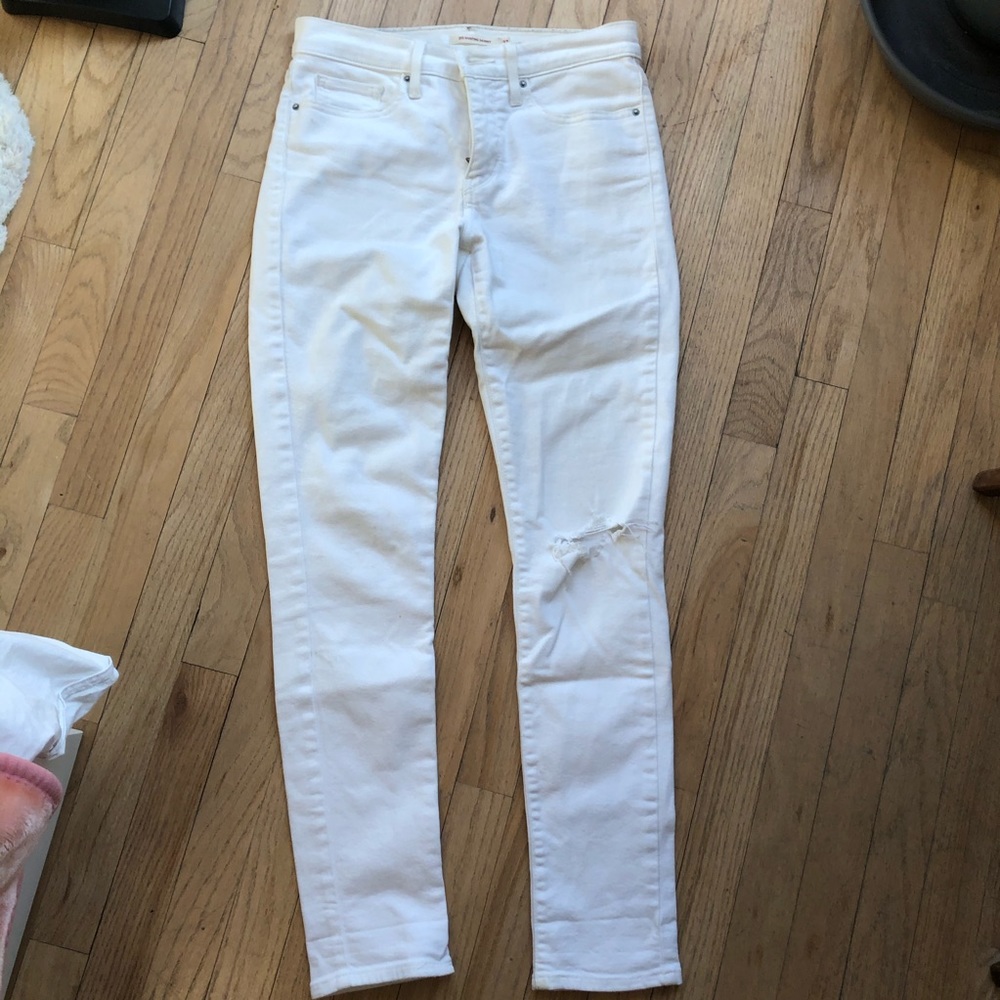 311 Levi’s Skinny Jeans